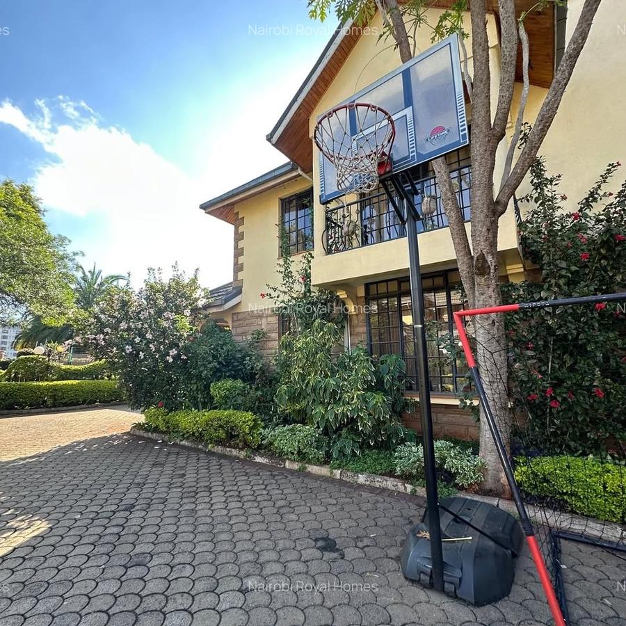 4 Bed Townhouse with En Suite at Lavington - 1