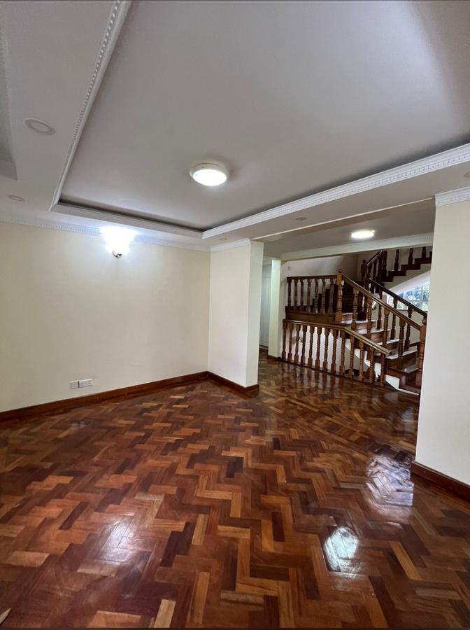 5 Bed Townhouse with En Suite in Lavington - 14