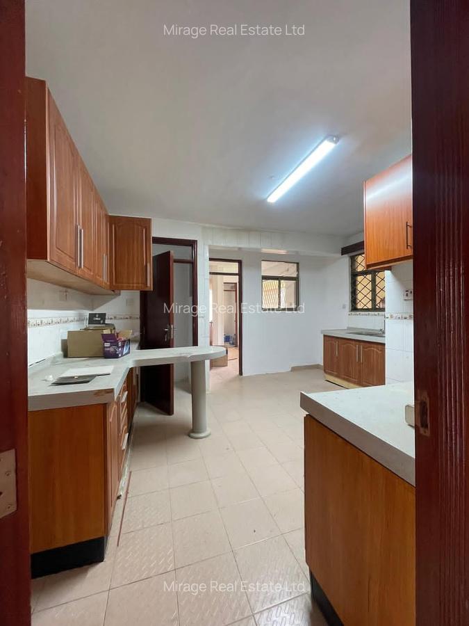 4 Bed Apartment with Swimming Pool in Riverside - 10