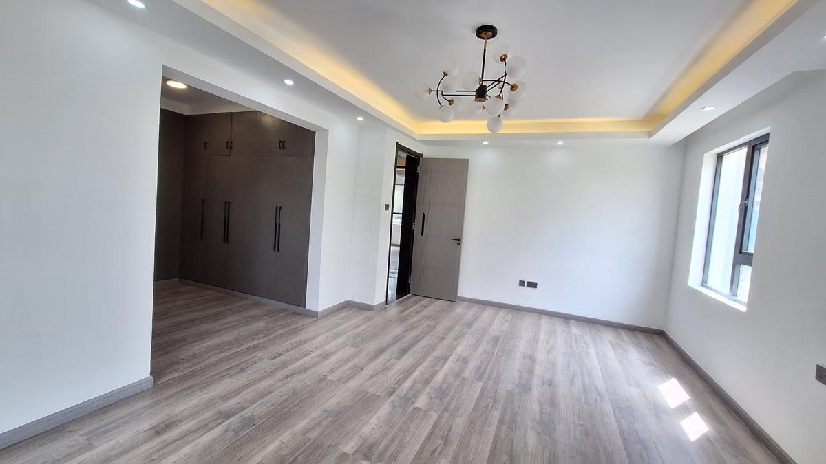 4 Bed Apartment with En Suite at Valley Arcade - 9