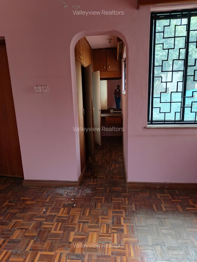 4 Bed Townhouse with En Suite at Lavington - 18