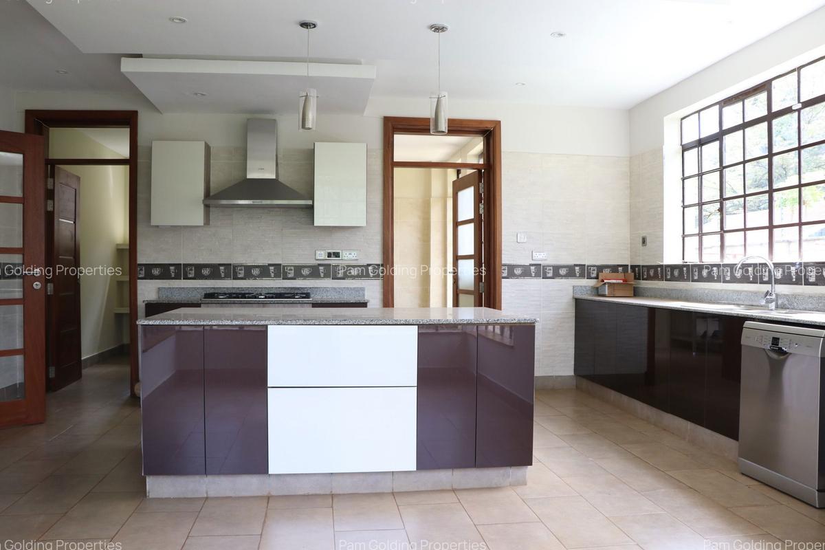 5 Bed Villa with En Suite in Runda - 10