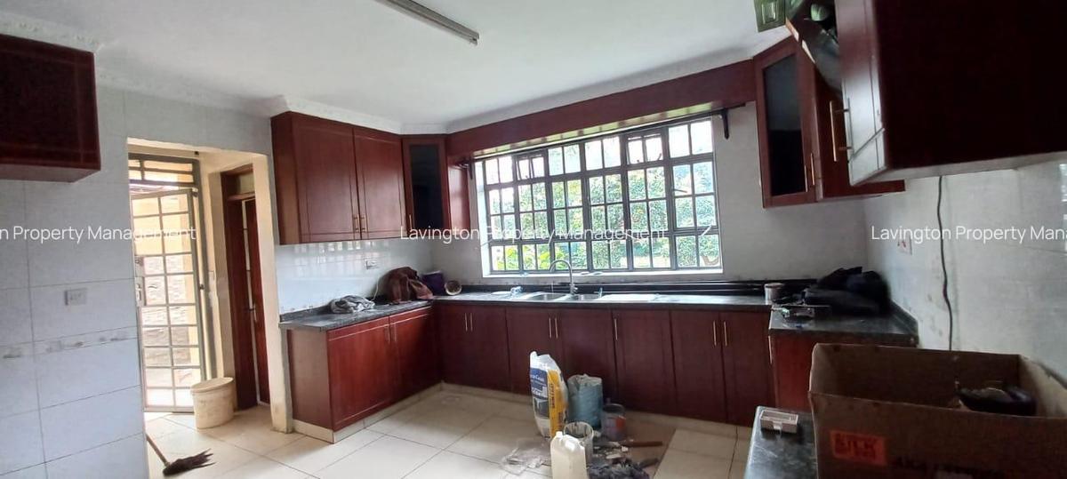 5 Bed Townhouse with En Suite at Lavington Green - 7