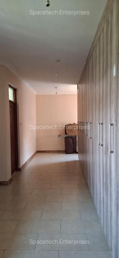 6 Bed House with En Suite in Runda - 11