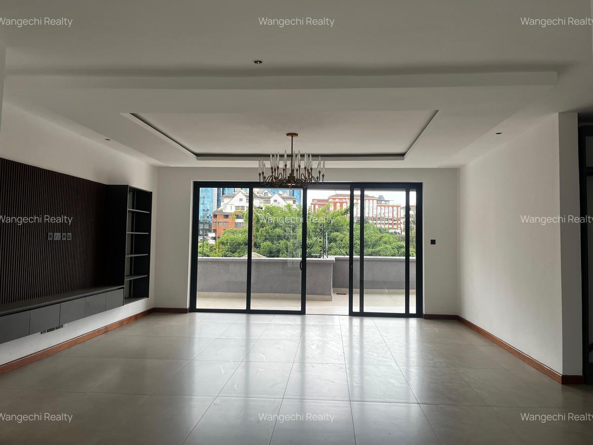 4 Bed Apartment with En Suite at Riverside Drive - 2