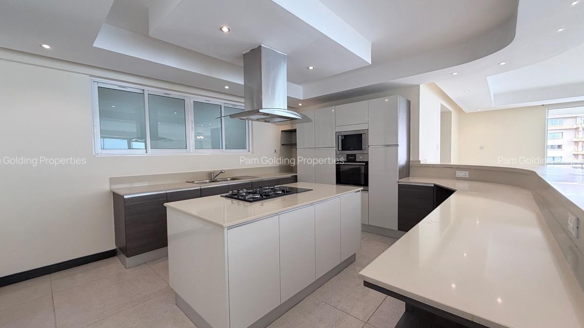 3 Bed Apartment with En Suite at Riverside Gardens - 14