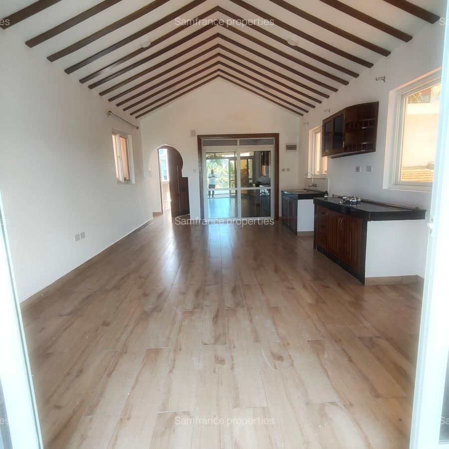 1 Bed Apartment with En Suite at Baobab Road - 1