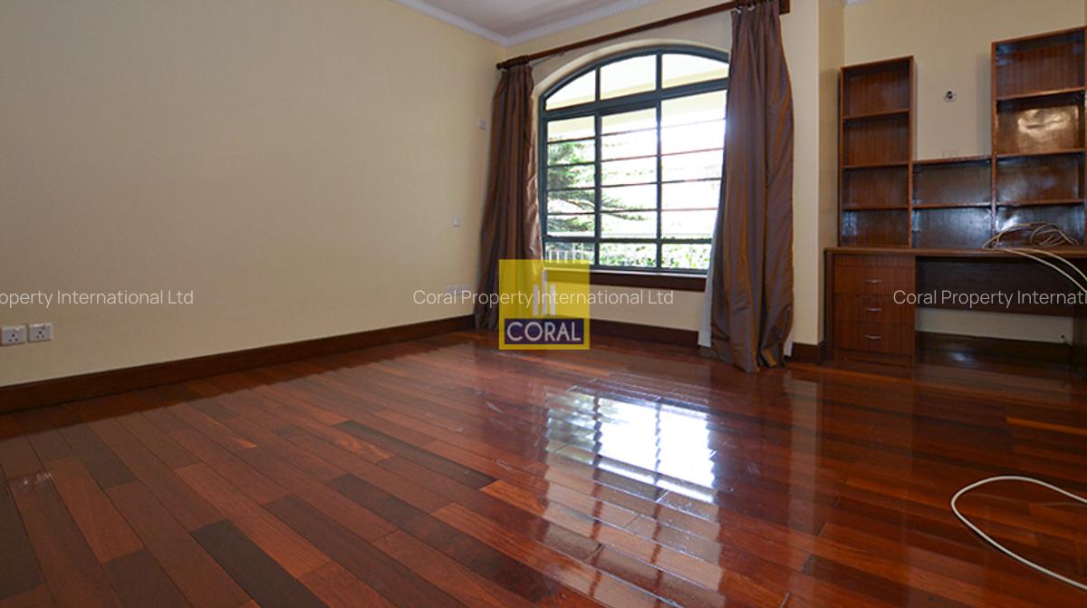 3 Bed Apartment in Riverside - 11