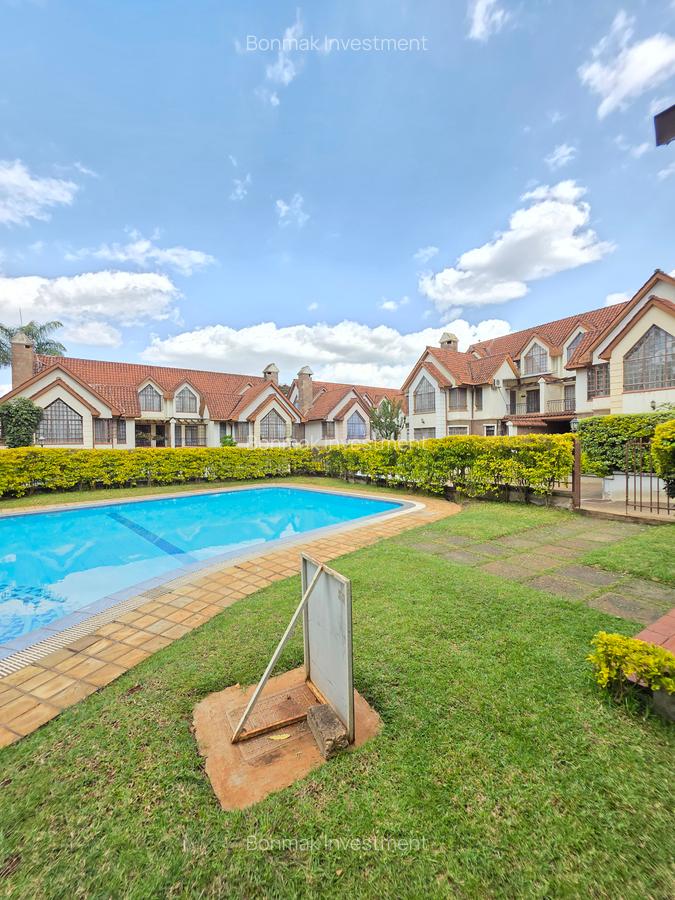 5 Bed Townhouse with En Suite at Lavington Green - 20