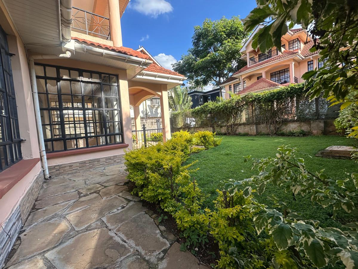 5 Bed House with En Suite at Lavington - 3