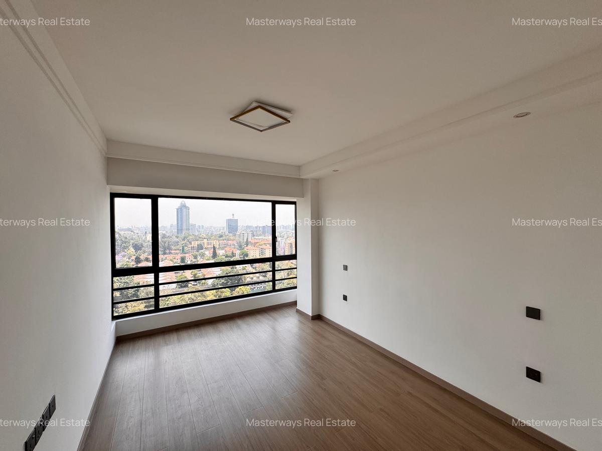 3 Bed Apartment with En Suite in Riverside - 4