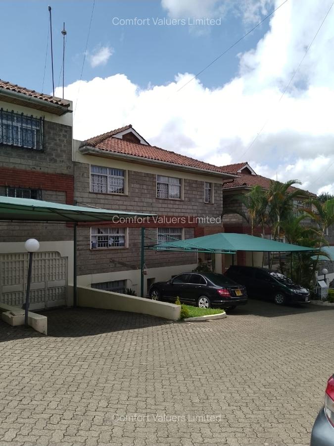 5 Bed House with En Suite at Lavington Green - 1