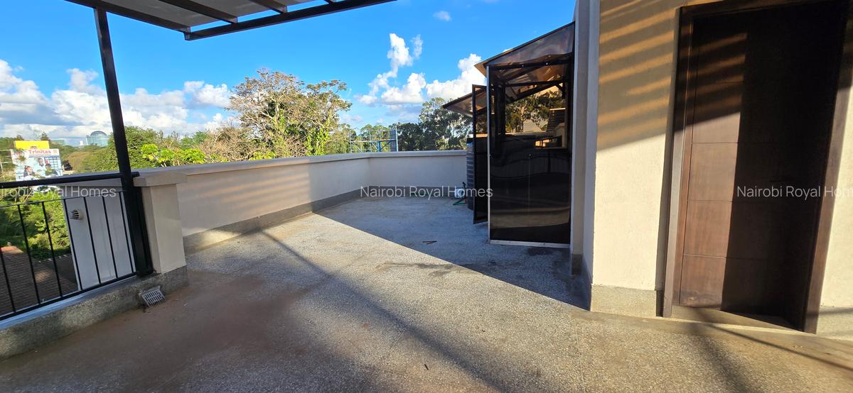 5 Bed Townhouse with En Suite at Lavington Green - 5