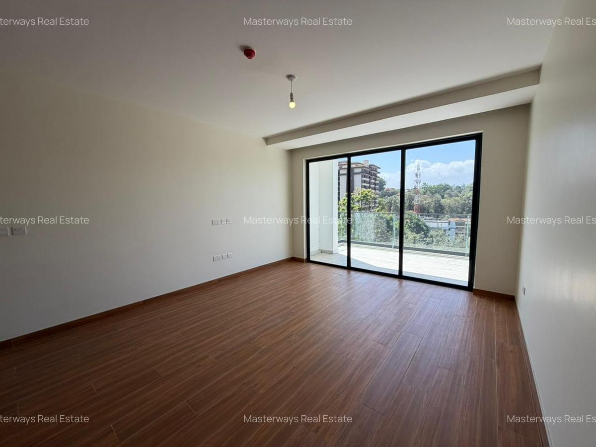 2 Bed Apartment with En Suite at Riverside Drive - 5