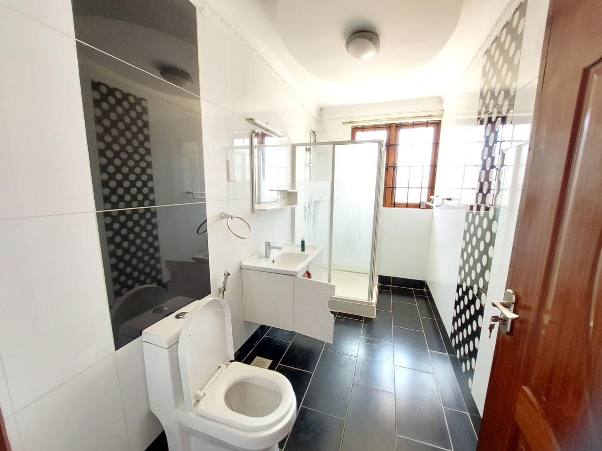 4 Bed House with En Suite in Runda - 14