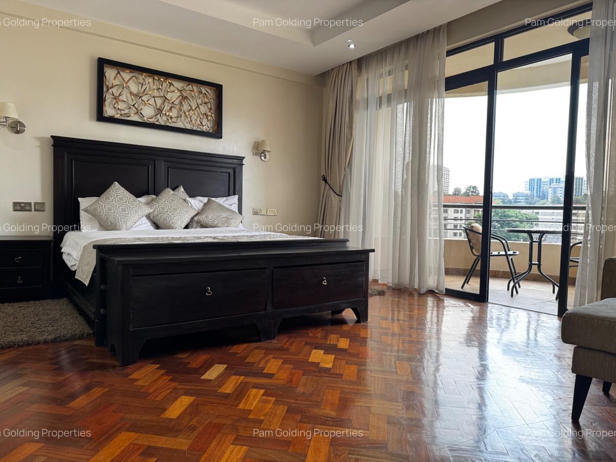 Furnished 3 Bed Apartment with En Suite in Riverside - 16