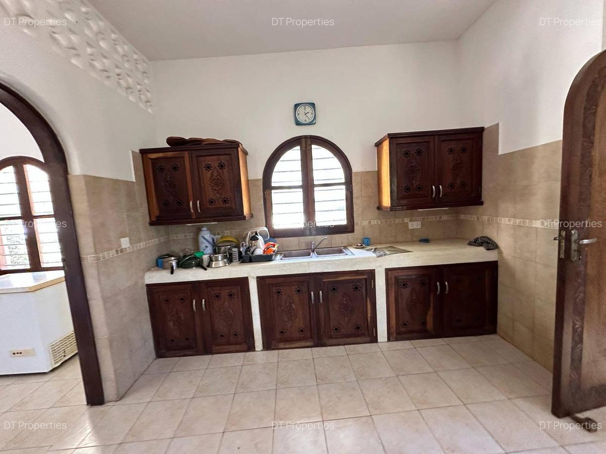 4 Bed House with En Suite at Watamu - 10
