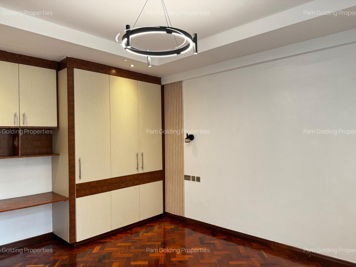 3 Bed Apartment with En Suite in Riverside - 8