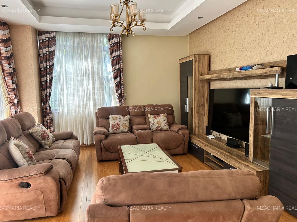 4 Bed Townhouse with En Suite in Ridgeways - 9