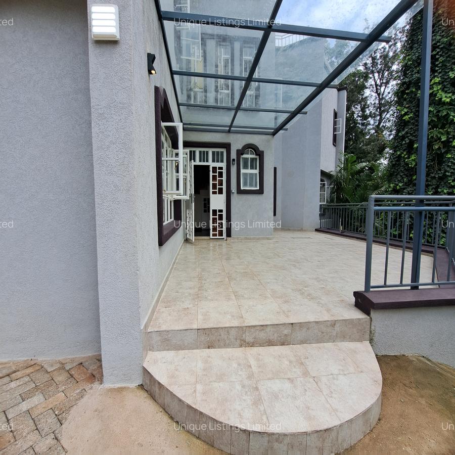 4 Bed Villa with En Suite in Spring Valley - 5