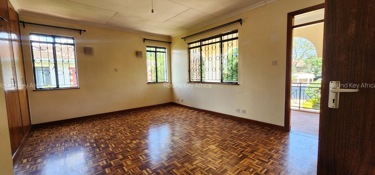 5 Bed House with En Suite in Mountain View - 9