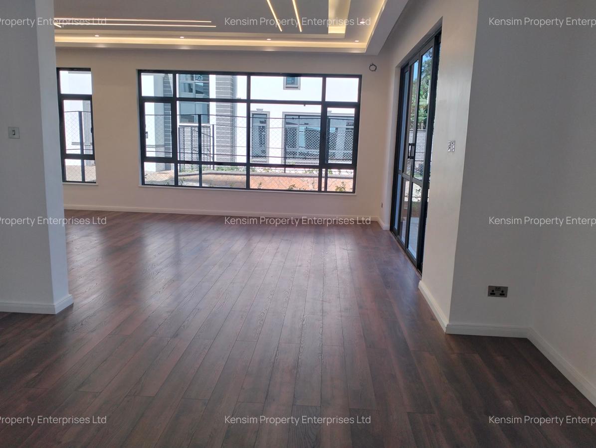 5 Bed Townhouse with En Suite in Lavington - 19