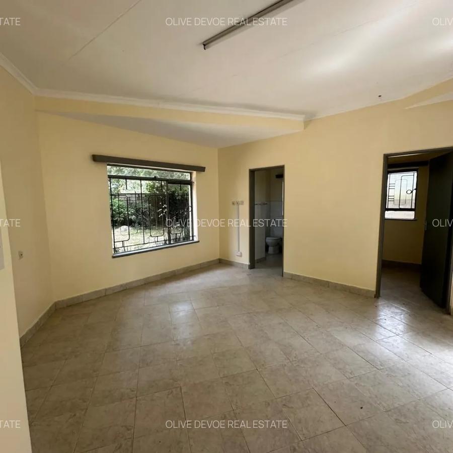 Commercial Property with Parking in State House - 9