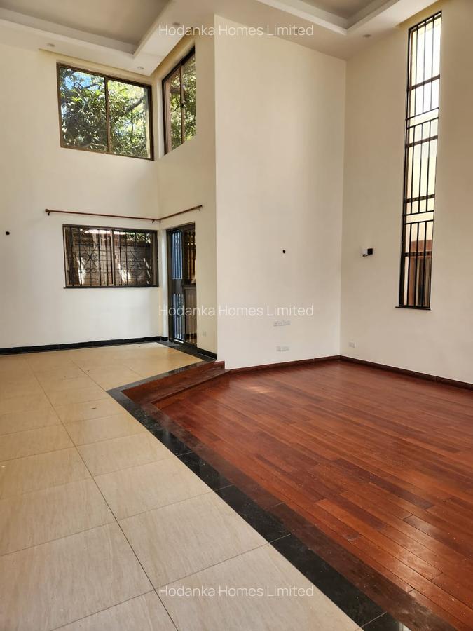 5 Bed Townhouse with En Suite in Lavington - 3