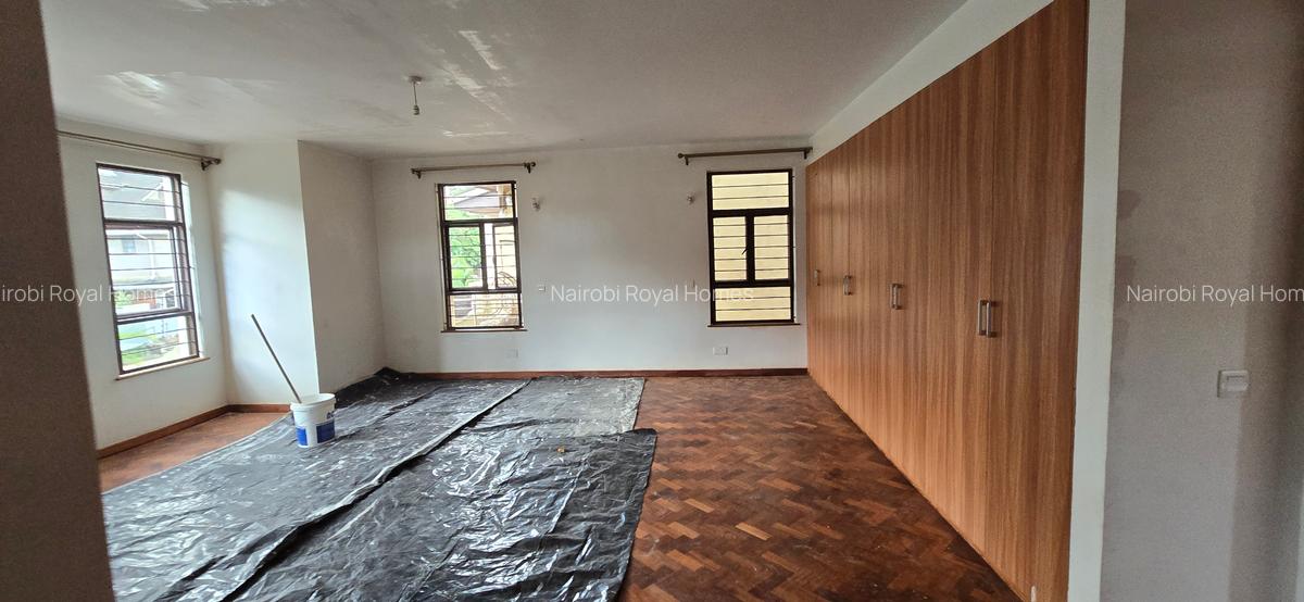5 Bed Townhouse with En Suite at Lavington Green - 16