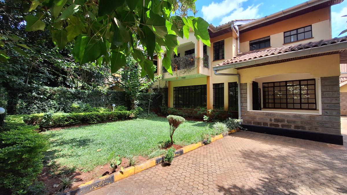 4 Bed Townhouse with En Suite in Lavington - 11