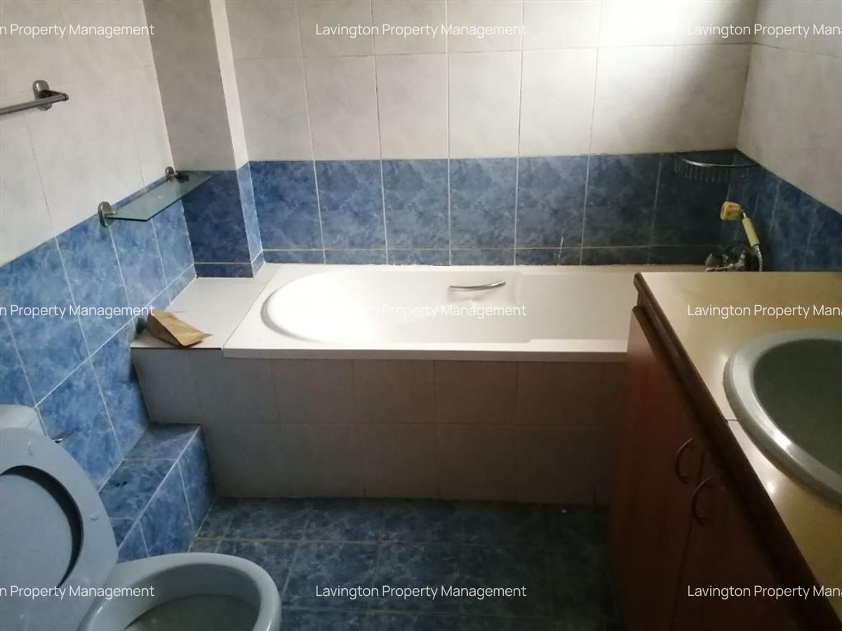 5 Bed House with En Suite at Lavington Green - 14