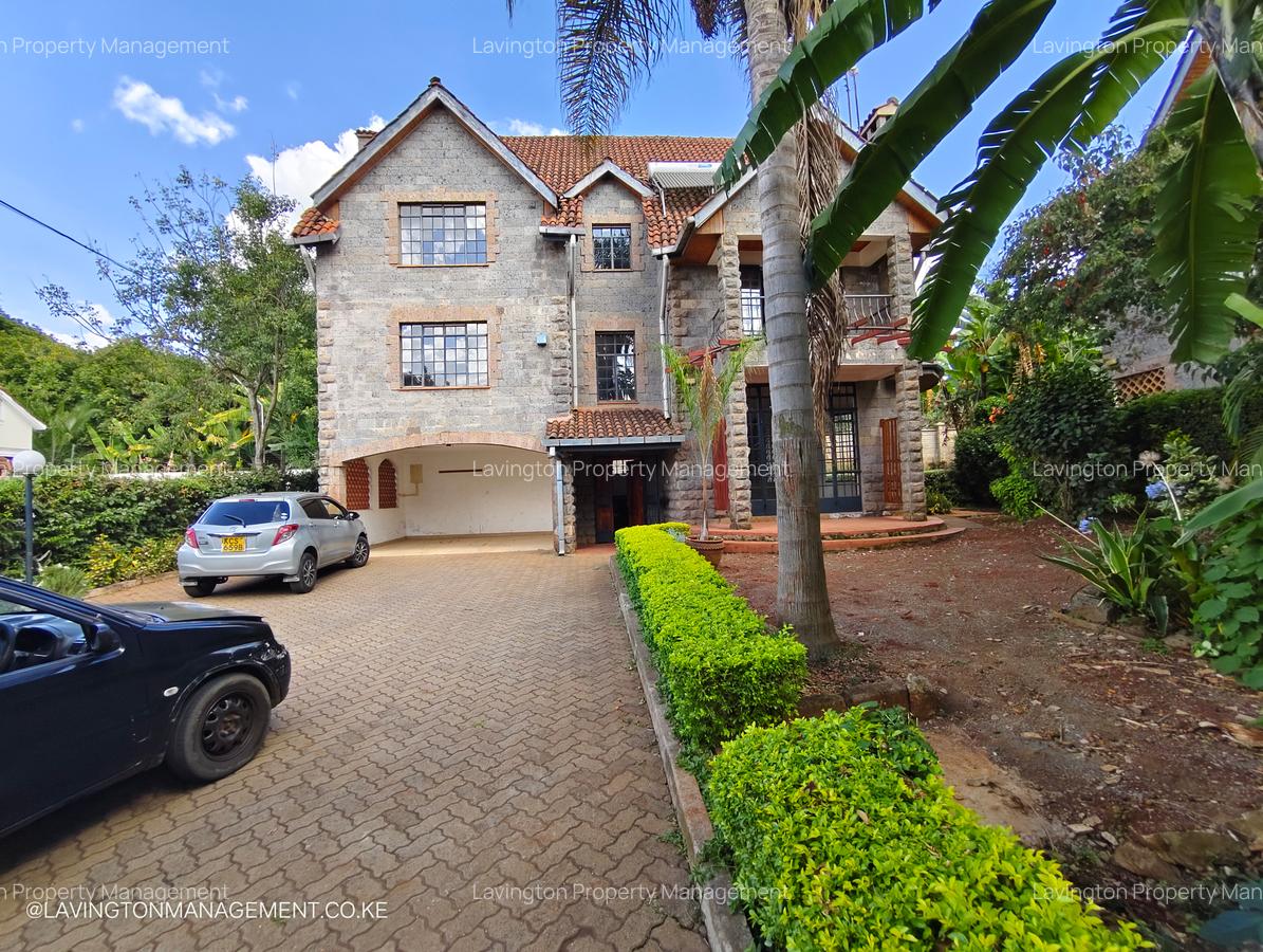 5 Bed House with En Suite at Lavington Green - 2