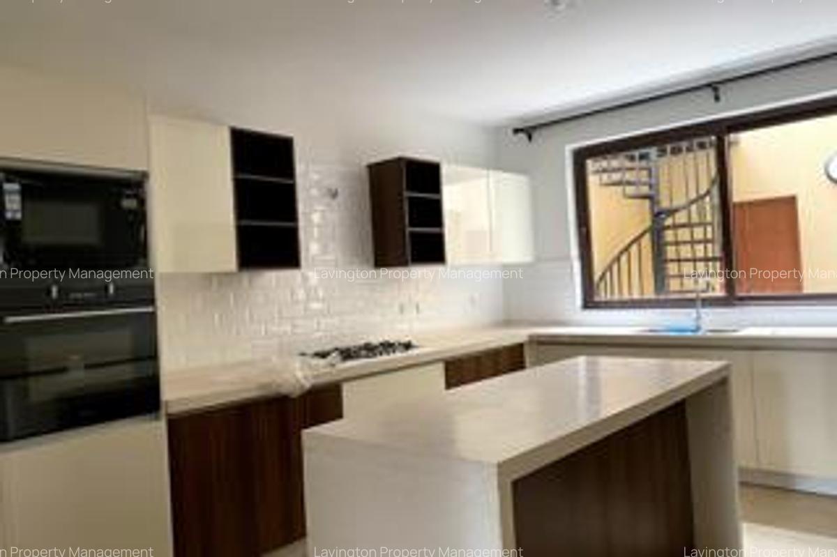 5 Bed Townhouse with En Suite at Lavington Green - 14