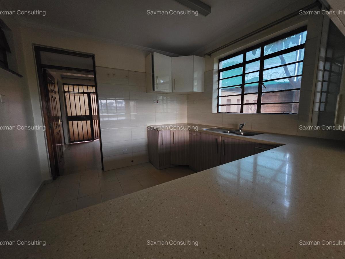 4 Bed Villa with En Suite in Runda - 20