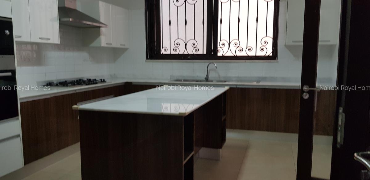 5 Bed Townhouse with En Suite at Lavington Road 455 - 7