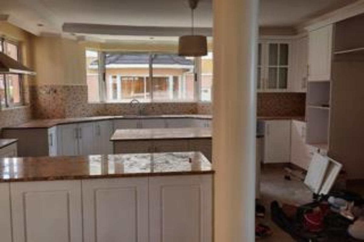 5 Bed Townhouse with En Suite at Lavington Green - 18