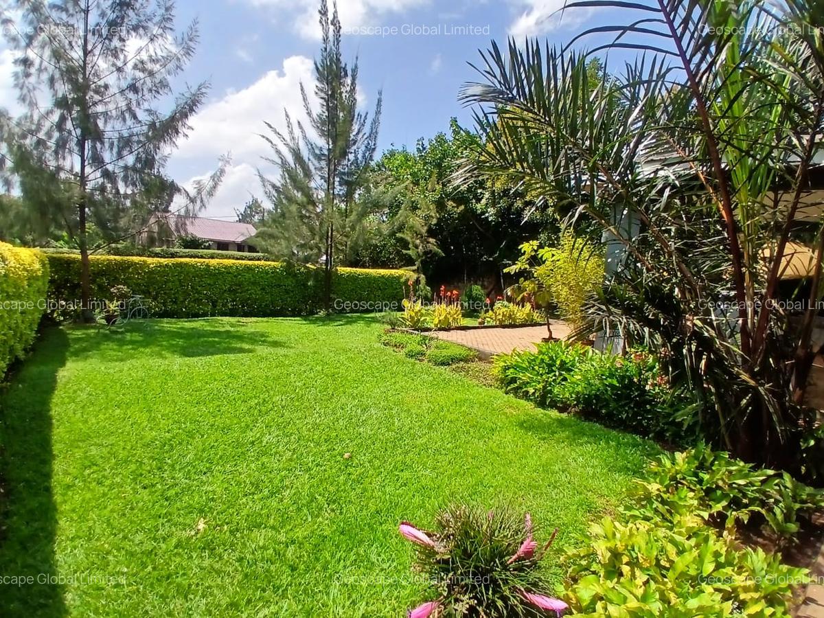 3 Bed House with En Suite in Nyari - 1