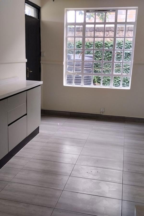 3 Bed Townhouse with En Suite in Membley - 3