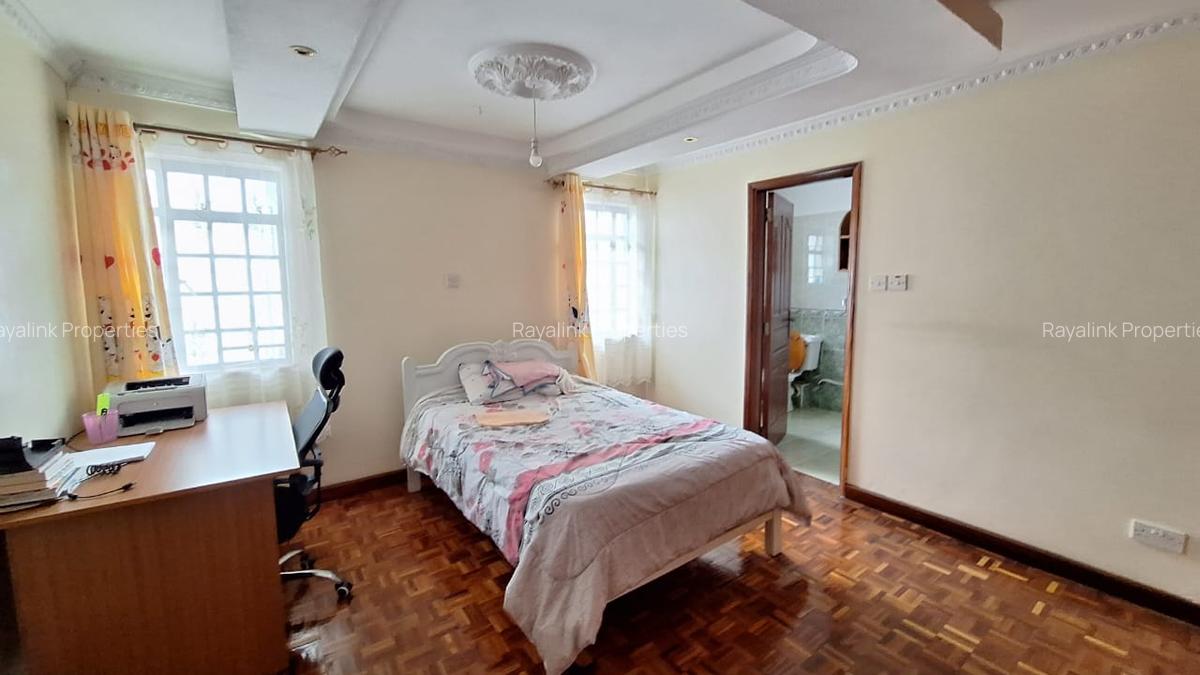 4 Bed Townhouse with En Suite at Kyuna - 15