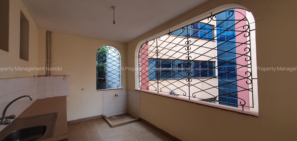 4 Bed Apartment with En Suite in Parklands - 6