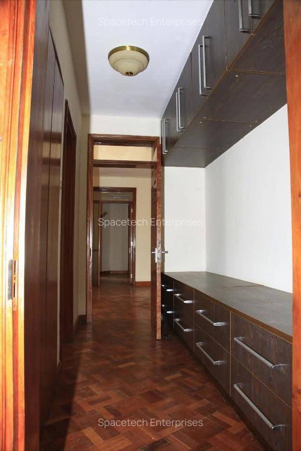 4 Bed Townhouse with En Suite in Lavington - 13