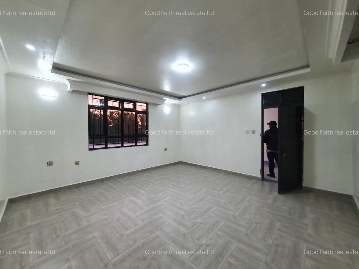 6 Bed House with En Suite in Ridgeways - 7