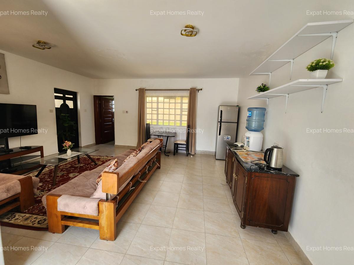 1 Bed House with Garden in Lavington - 9