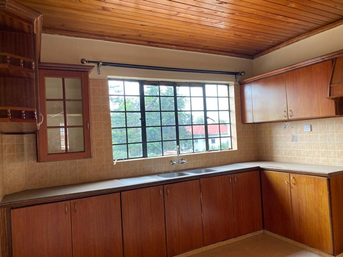 3 Bed Apartment with En Suite in Lavington - 11