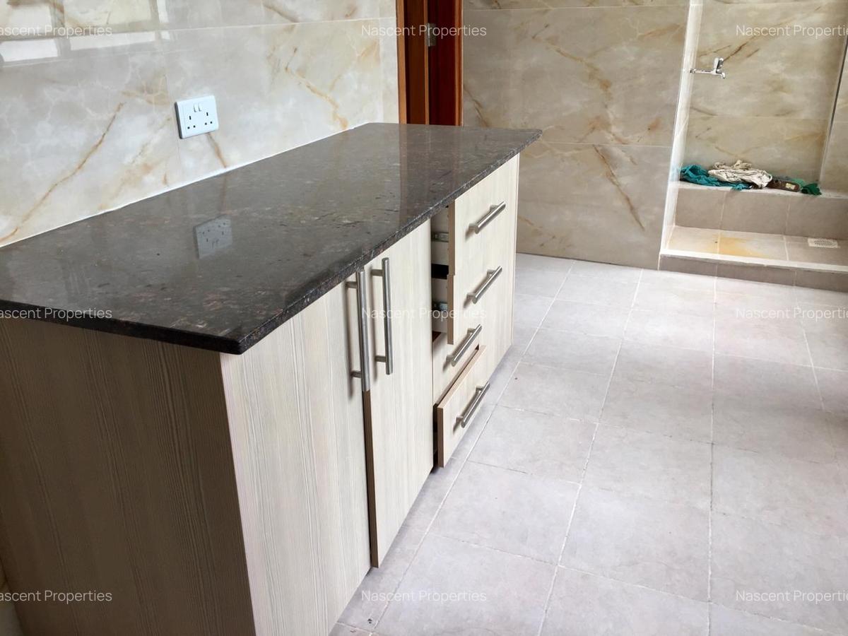 4 Bed Apartment with En Suite in Westlands Area - 8