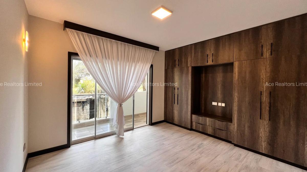 1 Bed Apartment with En Suite at Riverside Drive - 6