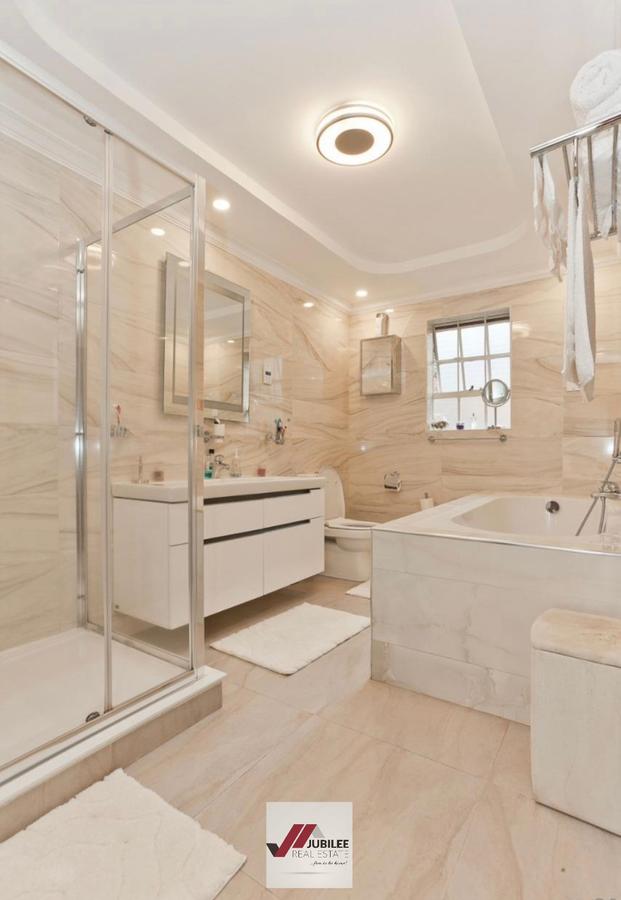 5 Bed Townhouse with En Suite in Rosslyn - 4