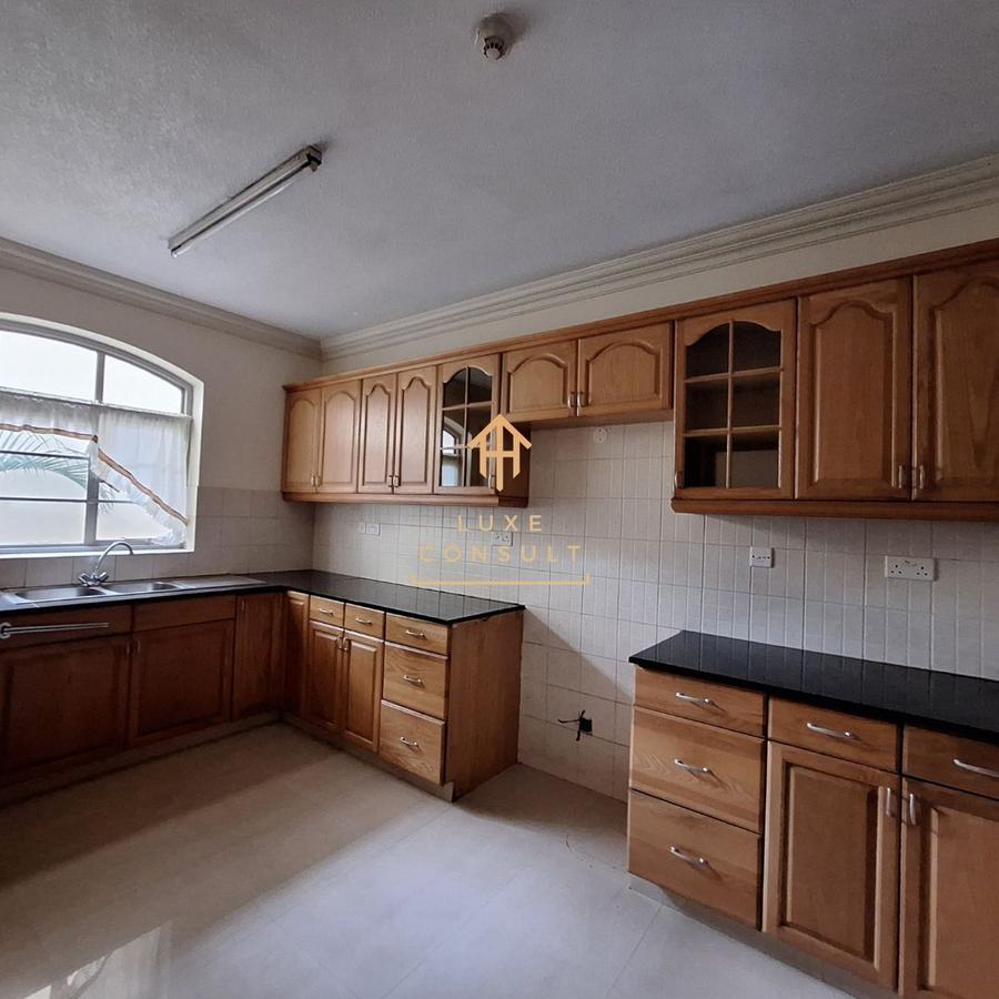 3 Bed Apartment with En Suite in Riverside - 3