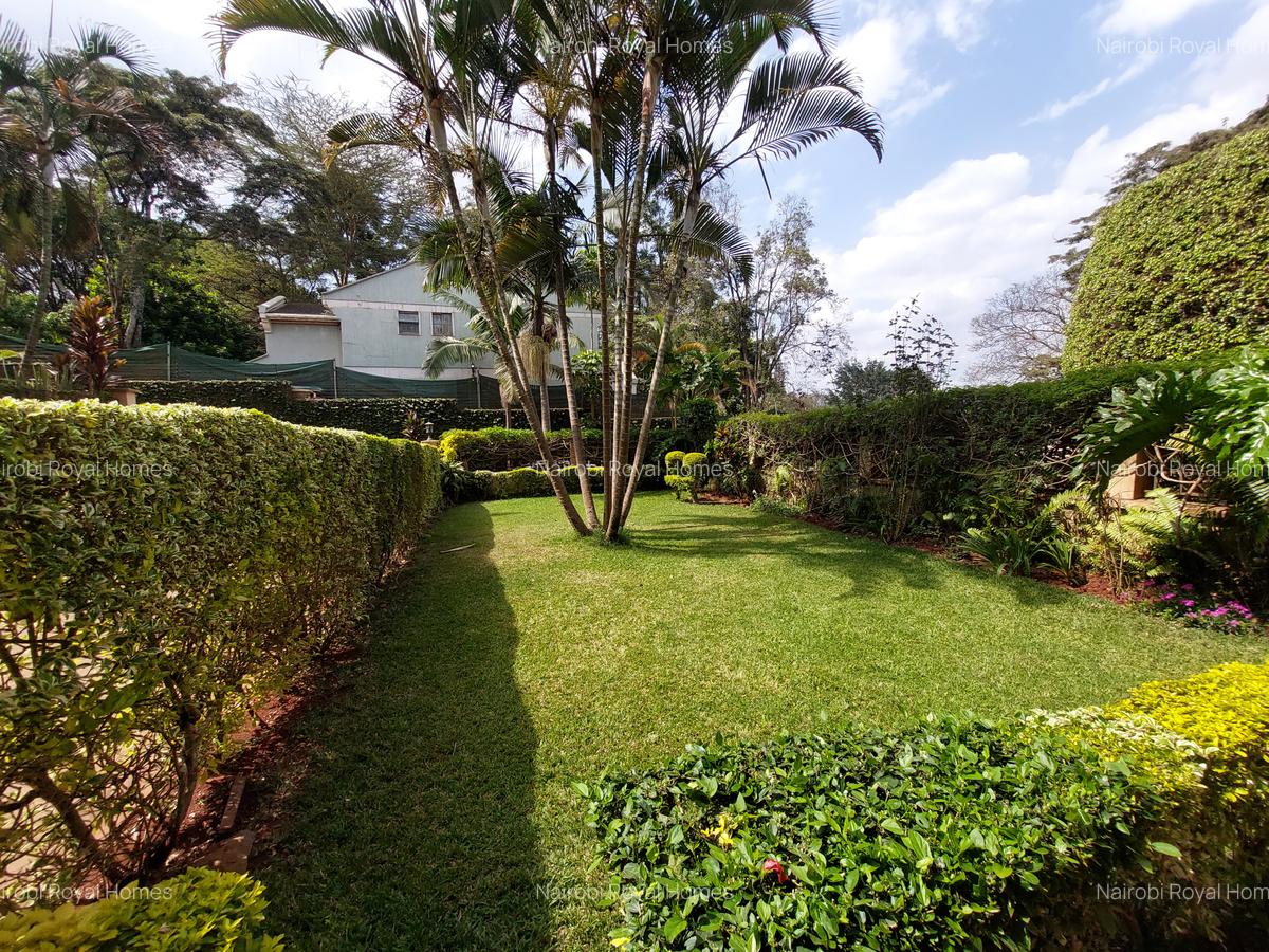 5 Bed Townhouse with En Suite at Lavington - 16