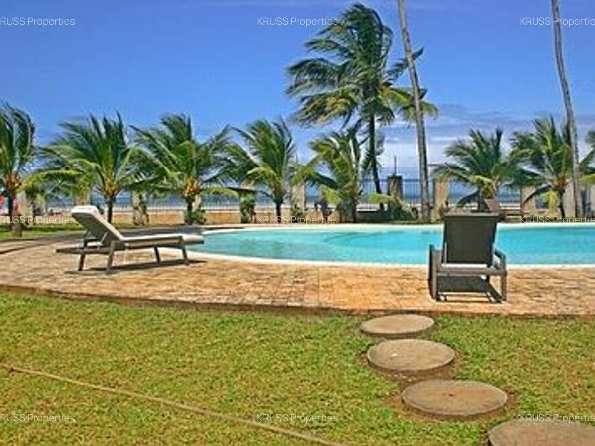 3 Bed Apartment with En Suite at As2458 - 7